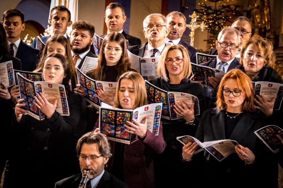 „Pieśń o Narodzeniu Pańskim” Franciszka Karpińskiego niosła się po całym Dubiecku, przypominając, że jej tekst powstał właśnie w tej nadsańskiej miejscowości. 

<br/>fot.Powiat Przemyski
