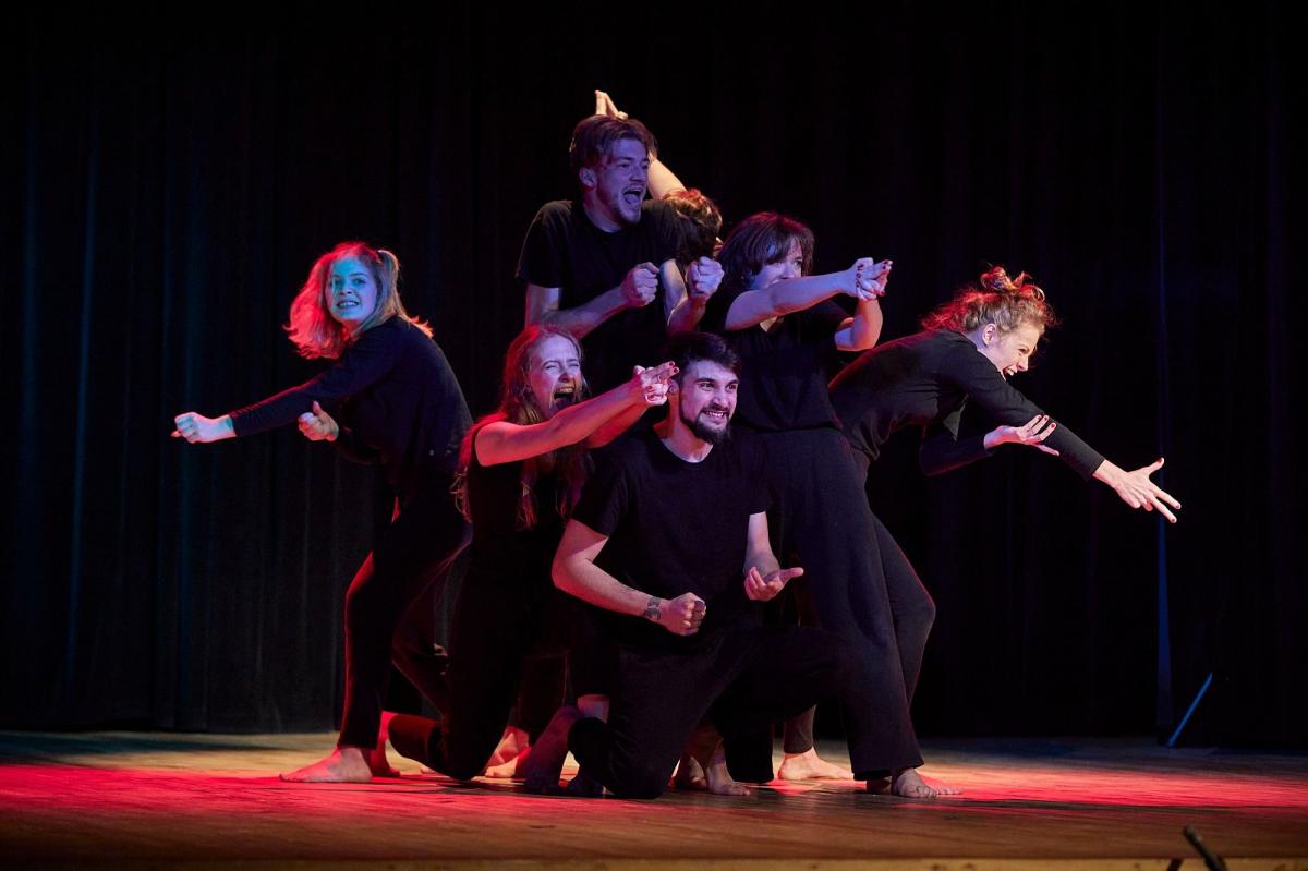 W 44. Biesiadzie Teatralnej wzięło udział 12 grup teatralnych z całego kraju. Najlepiej oceniony przez jury został kielecki teatr Ecce Homo.<br/>fot.facebook/biesiada teatralna