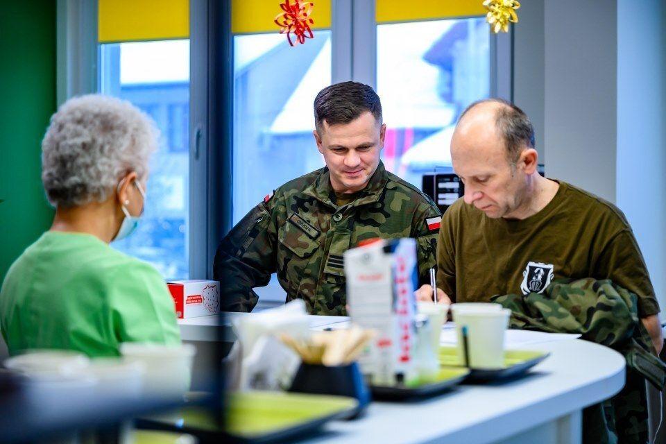 Żołnierze z 3. Podkarpackiej Brygady Terytorialnej, czyli także ci z batalionów w Jarosławiu i Przemyślu, oddali w ub.r. ponad 320 litrów krwi.<br/>fot.3 PBOT