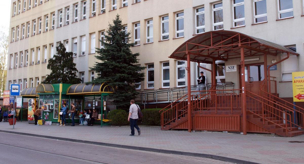 Zdaniem dyrekcji Wojewódzkiego Szpitala im. Św. Ojca Pio w Przemyślu budynek przy ul. Sportowej 6 w sam raz pasuje do ulokowania tam zakładu rehabilitacji. Pacjenci mają inne zdanie.<br/>fot.Mariusz Godos