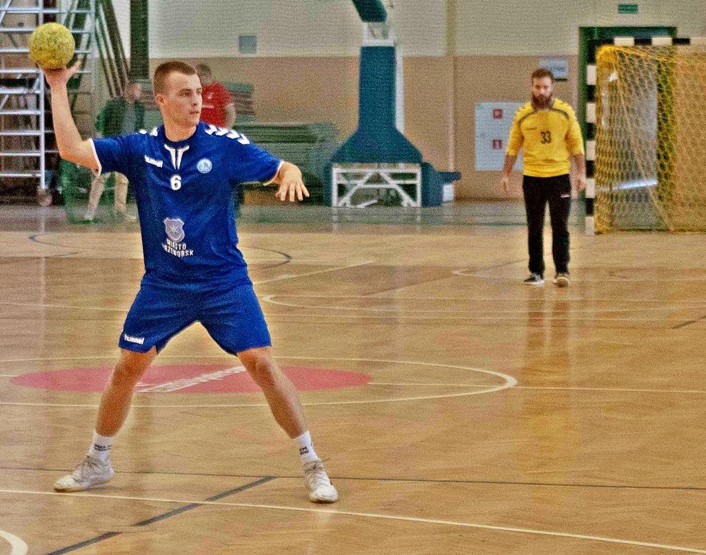 Zarówno Jakub Kociuba (z piłką), jak i Samuel Kędzior (w tle) dobrze spisali się w Końskich.<br/>fot.Grzegorz Gajdzik