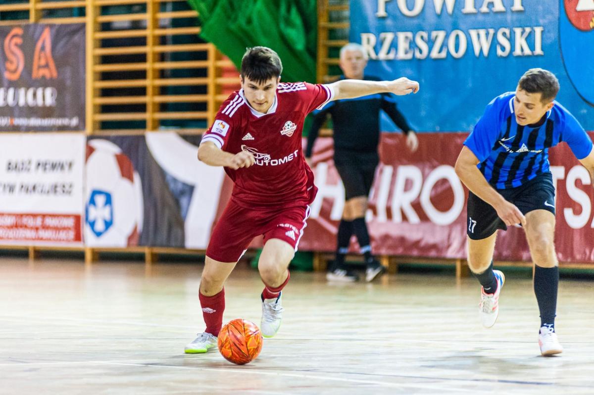W Lublinie zabrakło ważnego gracza w talii Roberta Kurosza, czyli Arkadiusza Gila (z lewej), który doznał urazu w sparingu na... trawie.<br/>fot.Paweł Dziedzic