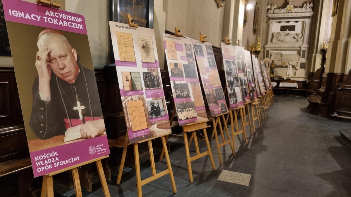 Rzeszowski oddział IPN-u przygotował wystawę „Abp Ignacy Tokarczuk –  Kościół, władza, opór społeczny”.<br/>fot.ze zbiorów własnych