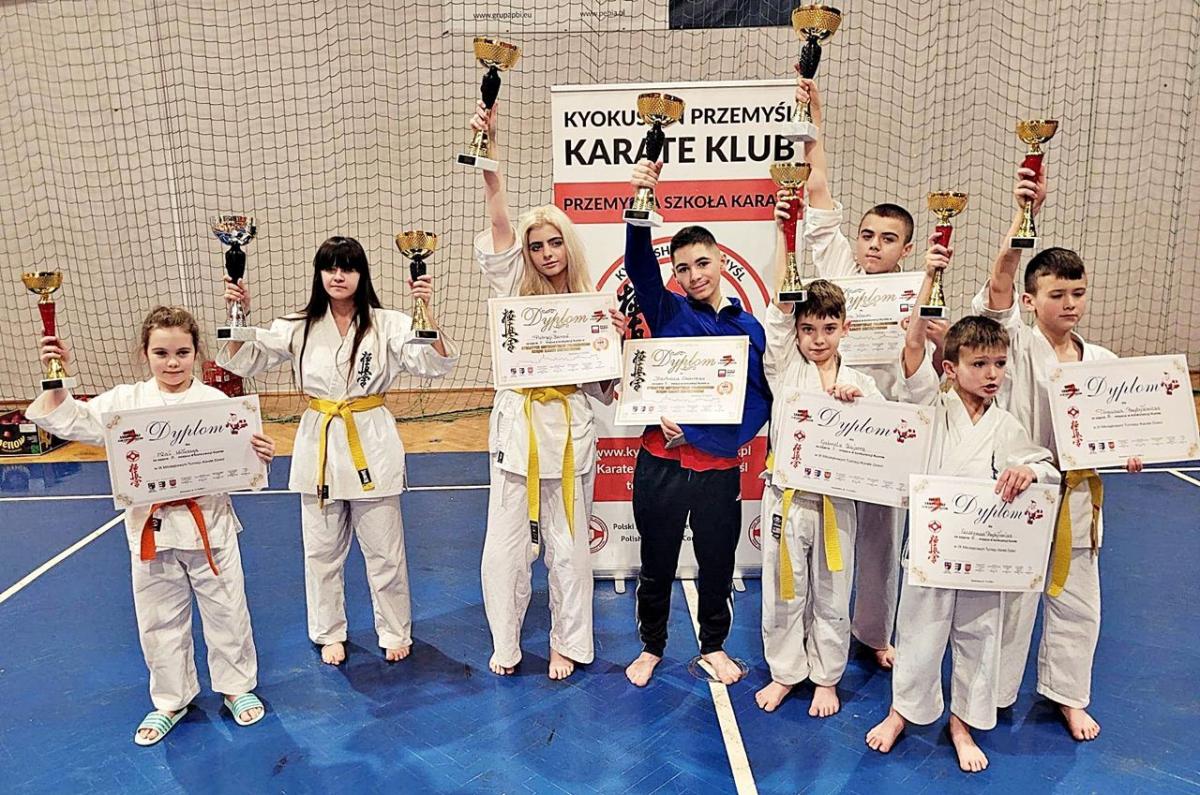 Młodzież z Kyokushin Przemyśl Karate Club odniosła sporo sukcesów w 2022 r. W tym roku passę chce podtrzymać.<br/>fot.ze zbiorów własnych