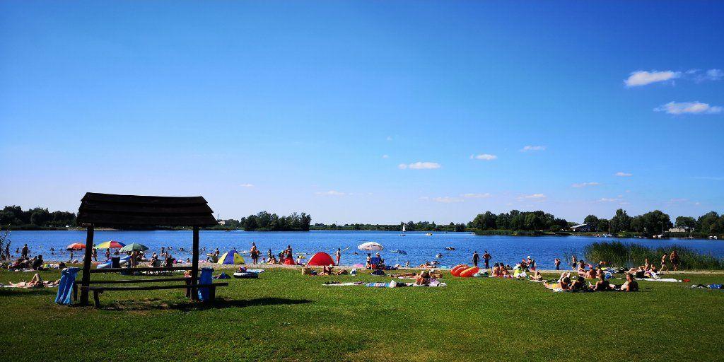 Mieszkańcy powiatu jarosławskiego i okolic nie mogą się doczekać powrotu sezonu plażowego i rekreacji nad ZEK-iem.<br/>fot.www.radymno.pl