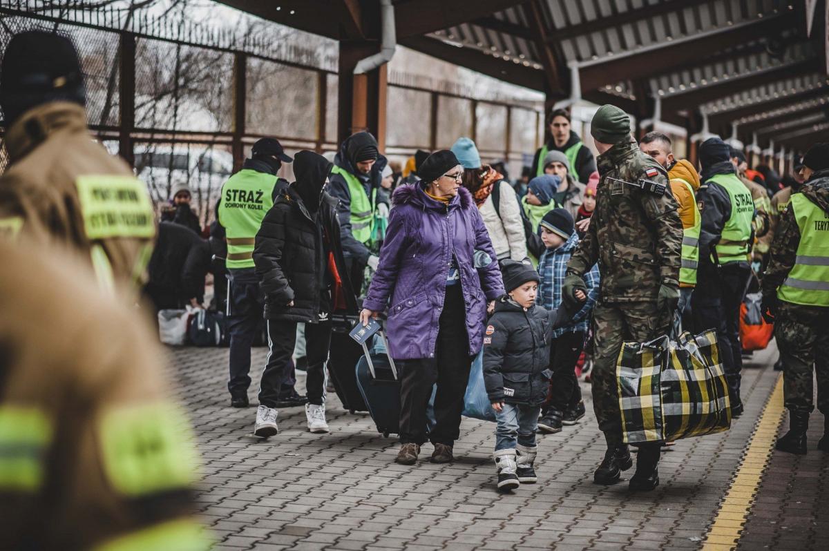 Podkarpaccy terytorialsi pomagali na polsko-ukraińskich przejściach granicznych, w punktach recepcyjnych i podczas relokacji, wsparli dystrybucję pomocy humanitarnej, transport czy budowę miejsc tymczasowego zakwaterowania.<br/>fot.3 PBOT