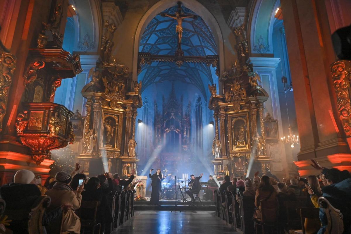 Występ zespołu Taraka był wyrazem wdzięczności dla mieszkańców Podkarpacia, władz samorządowych, wolontariuszy oraz służb mundurowych. <br/>fot.Aleksander Zieliński Kancelaria Sejmu