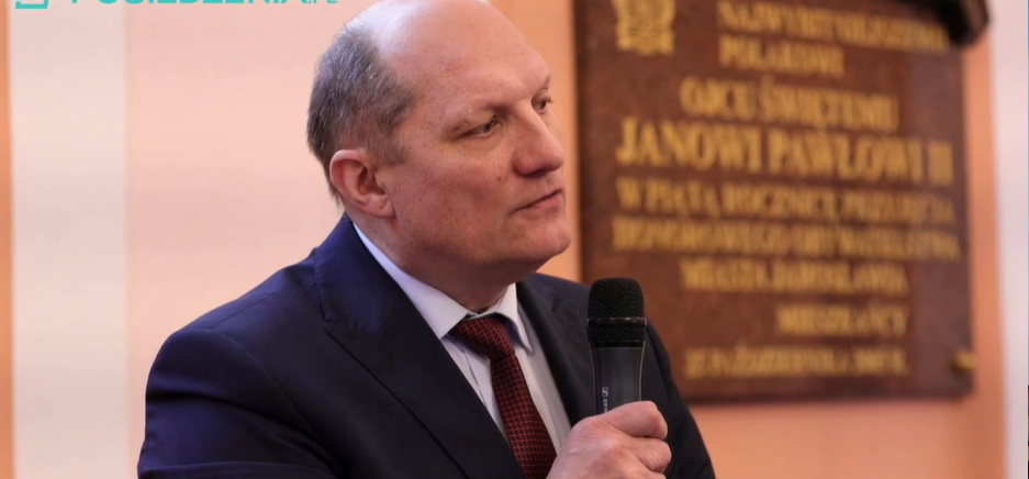 – Należałoby życzyć państwu większej mądrości i spokoju – przewodniczący RM Szczepan Łąka po sesji przekazał swoje uwagi pod adresem radnych, składając wszystkim życzenia noworoczne. <br/>fot.posiedzenia.pl