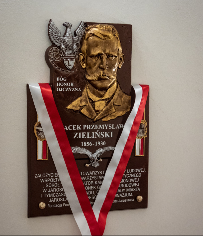 Tablica upamiętniająca Jacka Przemysława Zielińskiego dołączyła do Panteonu Wybitnych Osobowości.<br/>fot.CKiP Jarosław