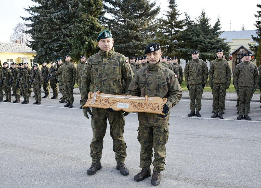 29 grudnia ub.r. w żurawickiej jednostce wojskowej odbył się uroczysty apel z okazji zmiany podporządkowania batalionu.<br/>fot.1 batalion czołgów Żurawica