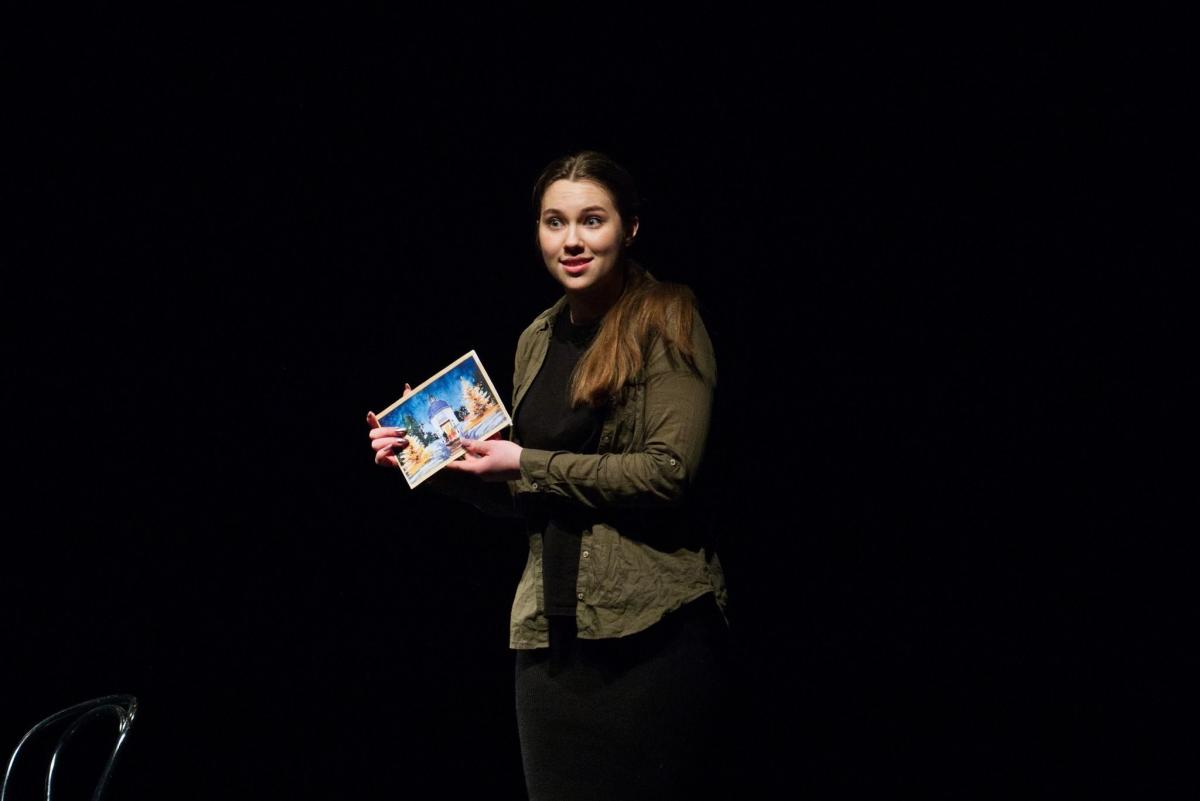 Uczennica II Liceum Ogólnokształcącego Kornelia Kozioł świetnie zaprezentowała się na II Podkarpackich Konfrontacjach Teatralnych w Rzeszowie.<br/>fot.Wiktoria Cieśla