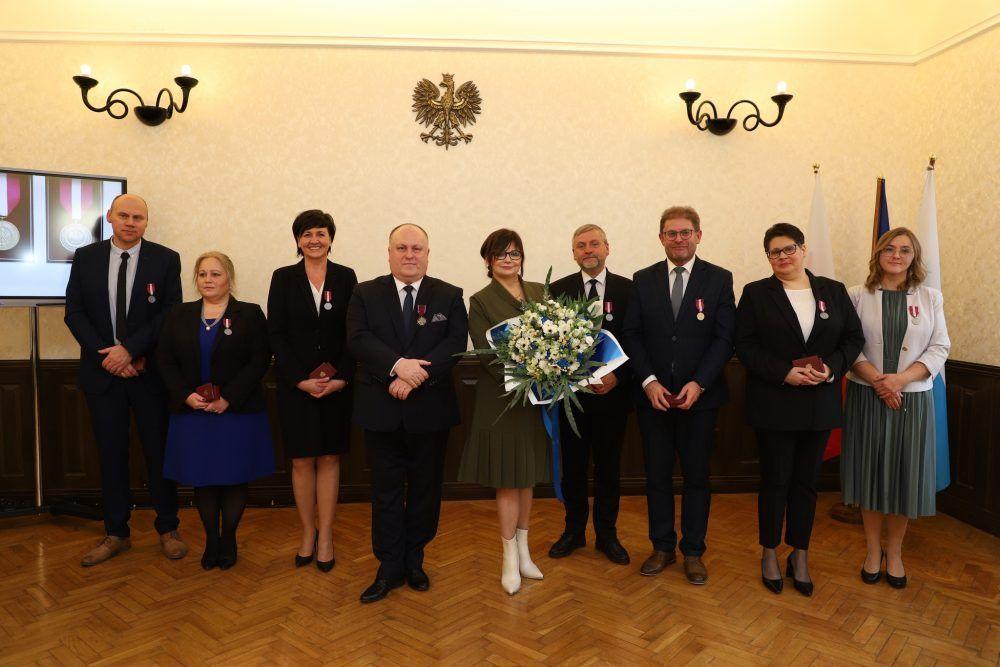 W uroczystości uhonorowania pracowników przeworskiego magistratu uczestniczyli miejscy radni, kierownicy poszczególnych referatów,  dyrektorzy jednostek organizacyjnych miasta, prezesi miejskich spółek i organizacji pozarządowych.

<br/>fot.UM Przeworsk