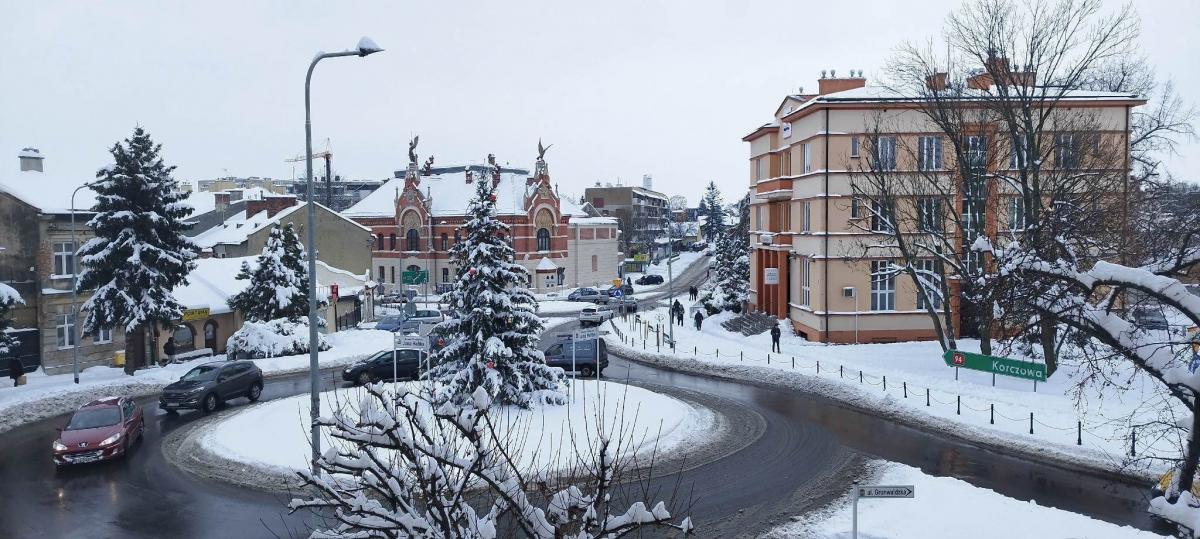 Ronda przy zbiegu ulic Grunwaldzkiej, Sikorskiego, plac Mickiewicza, Lubelskiej w poniedziałek.<br/>fot.archiwum autora