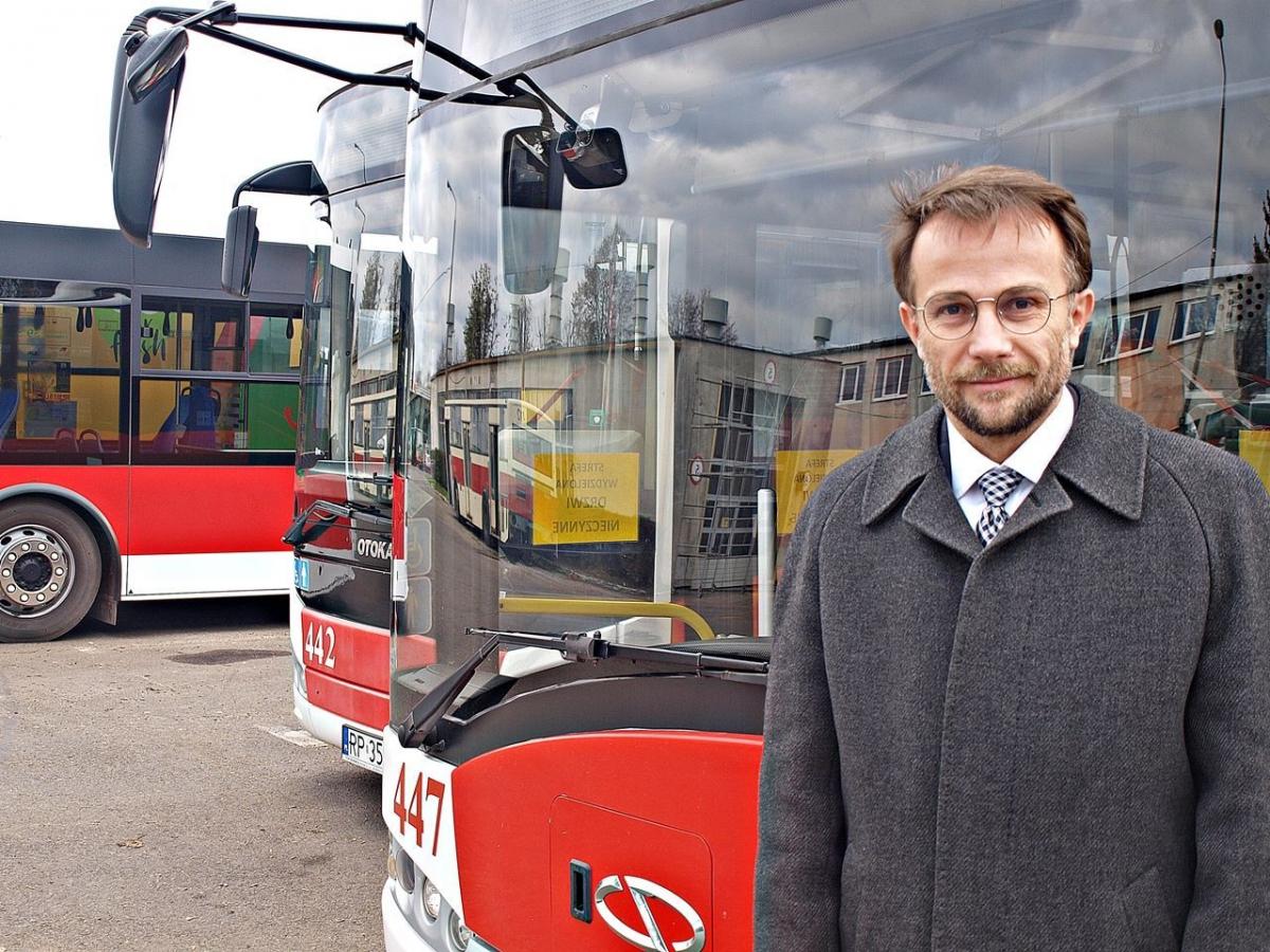 Przeciągające się postępowanie w sprawie zakupu nowych autobusów przez spółkę, finansowanego ze środków unijnych, było głównym powodem odwołania ze stanowiska prezesa MZK sp. z o.o. w Przemyślu Łukasza M. Dziągwy.<br/>fot.Mariusz Godos