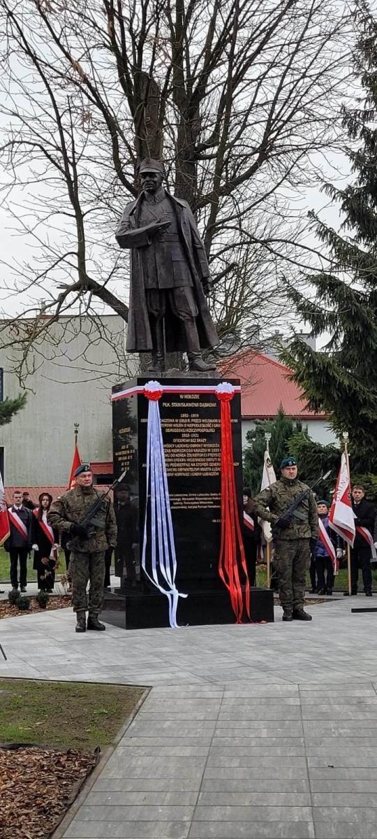 Pomnik generała Stanisława Dąbka stanął u zbiegu ulic Konopnickiej i Unii Lubelskiej, w samym centrum Lubaczowa.<br/>fot.IPN odział Rzeszów