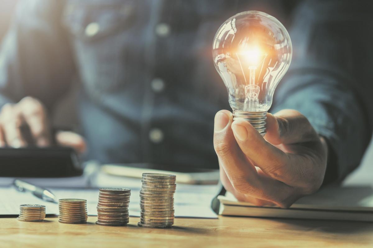 Rolą dodatku elektrycznego ma by wsparcie gospodarstw domowych w związku z koniecznością zakupu energii w dobie jej rosnących cen. 


