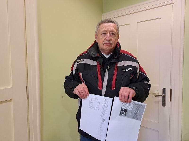 23 listopada mandat za wycieraczką zastał też Zbigniew Witczak. On również był klientem sklepu Leclerc i umieścił za szybą pojazdy tzw. niebieską kartę osoby niepełnosprawnej.

<br/>fot.Urszula Gielo