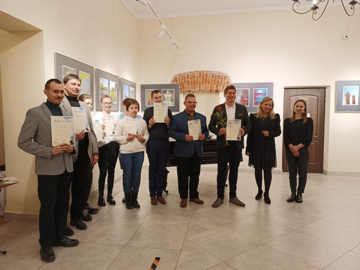 Przedstawiciele JOKiS, fotografowie amatorzy oraz ich opiekunowie.<br/>fot.archiwum autora