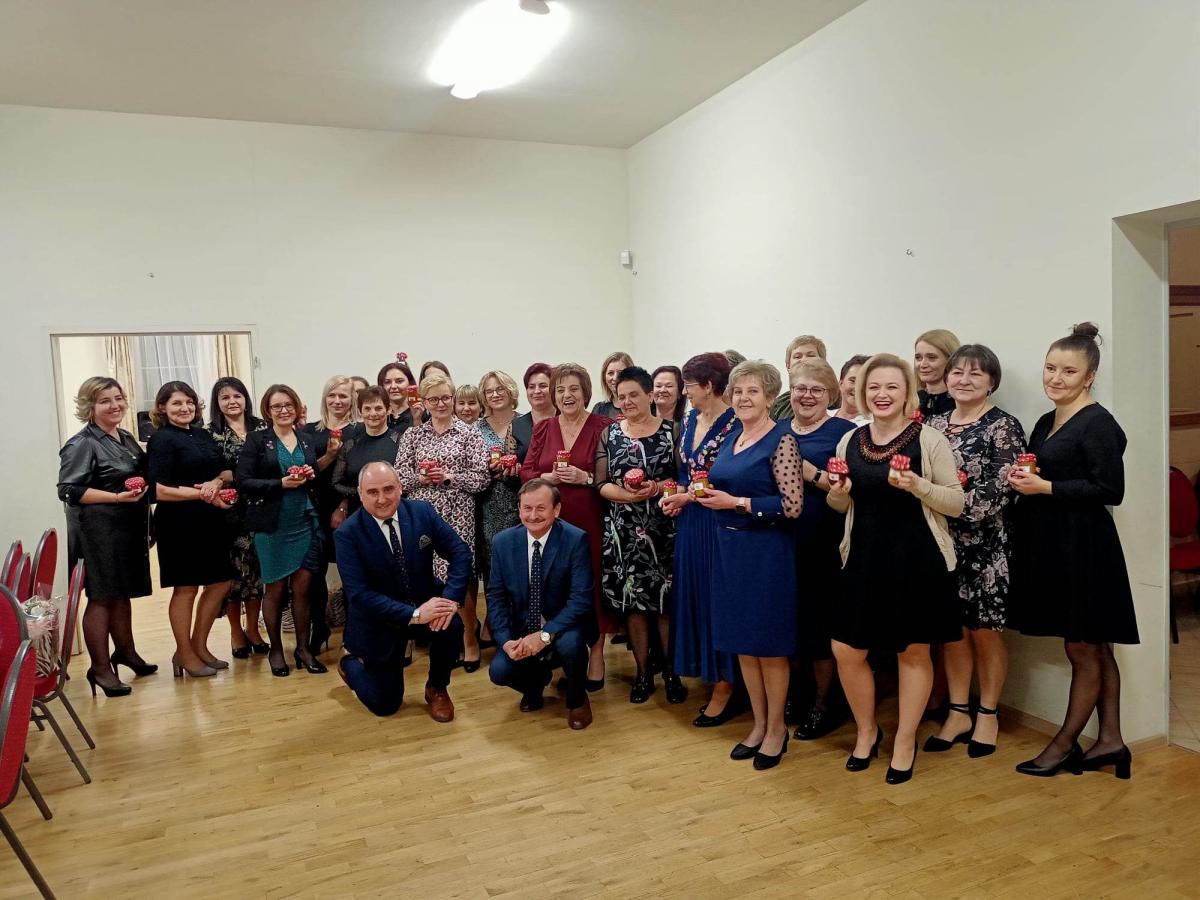 Uczestniczki projektu na wspólnym zdjęciu.<br/>fot.UG Krzywcza