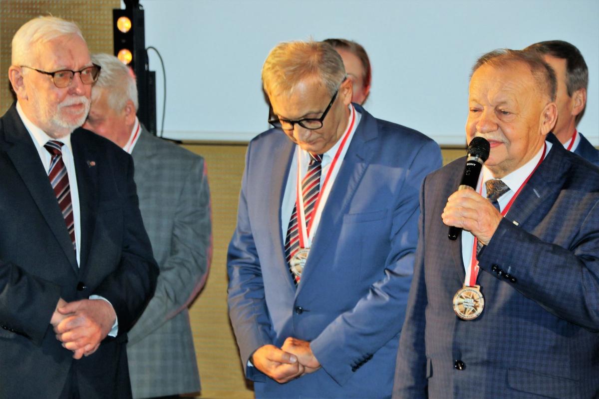 Organizatorem konkursu było Wydawnictwo Weber sp. z.o.o, a gala wręczenia odznaczeń odbyła się w Kleszczowie (woj. łódzkie, powiat bełchatowski). Wybór był nieprzypadkowy, bo już po raz kolejny gmina ta zajmuje pozycję lidera w rankingu najbogatszych gmin. Na jednego mieszkańca przypada ponad 29 tys