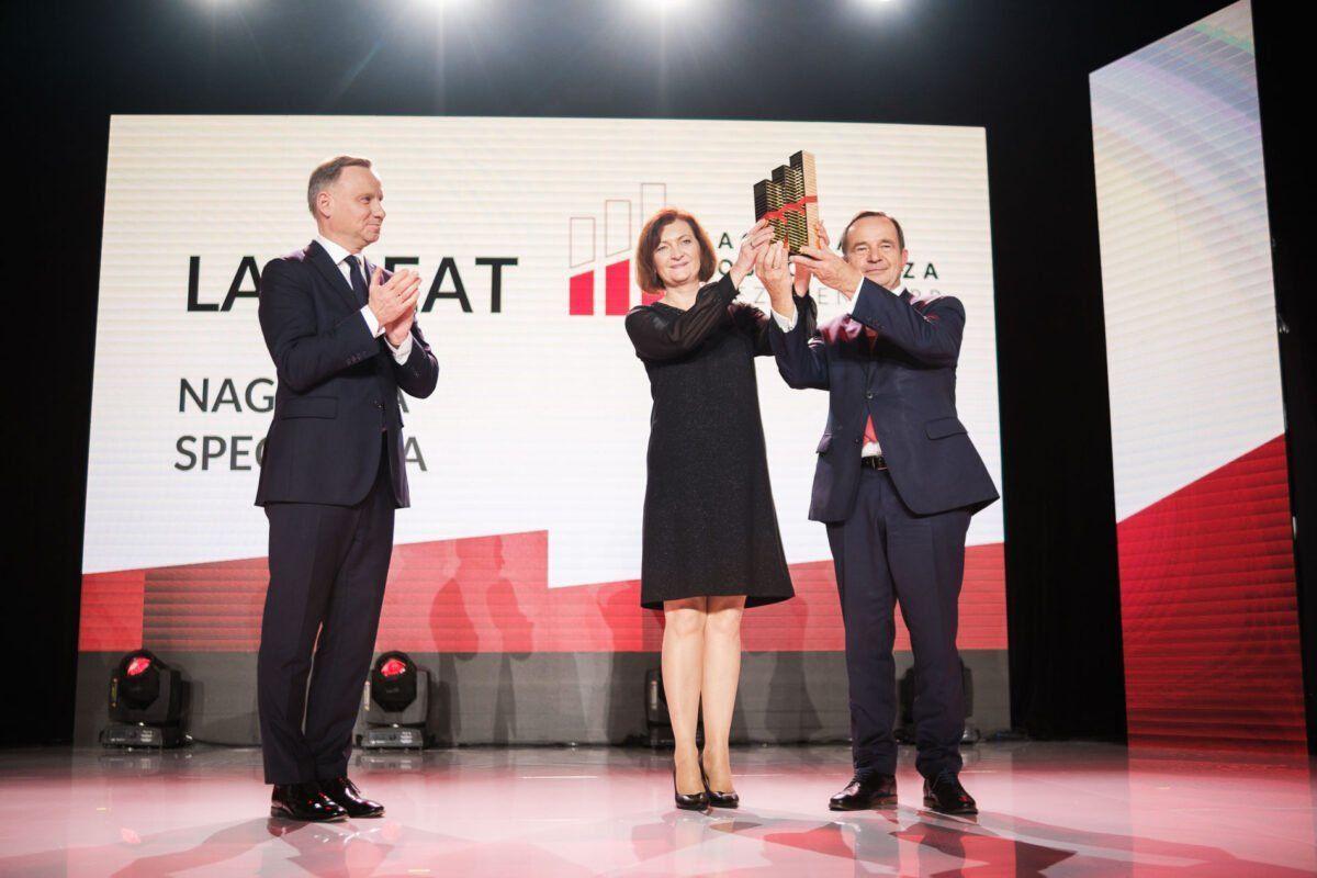 W tym roku Prezydent RP postanowił docenić mieszkańców województwa podkarpackiego, podkarpacką administrację rządową oraz samorządową za organizację bezprecedensowej w swojej skali pomocy dla uchodźców z ogarniętej wojną Ukrainy. <br/>fot.PUW Rzeszów