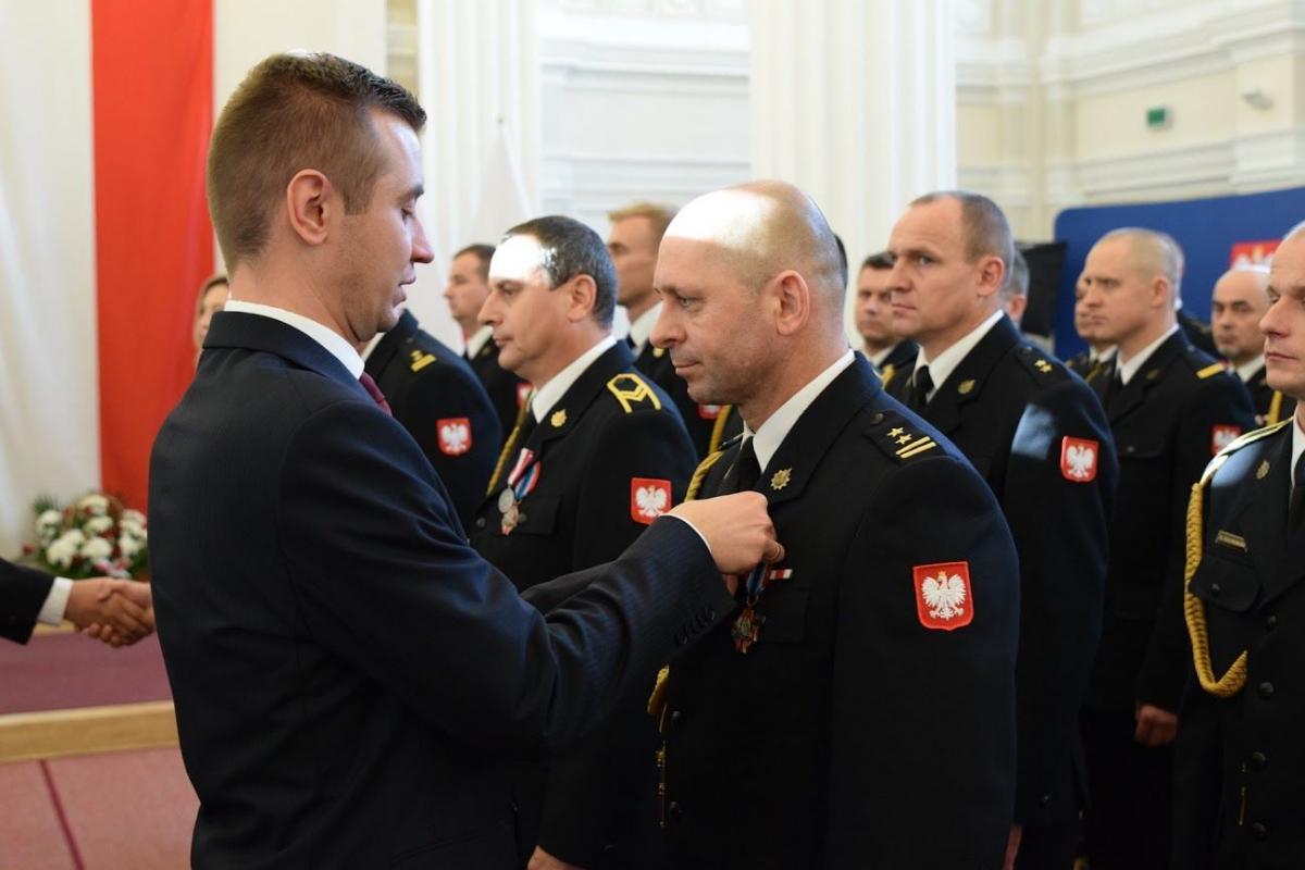 Jednym z odznaczonych przemyskich strażaków był brygadier Grzegorz Latusek.<br/>fot.Marcin Betleja KW PSP