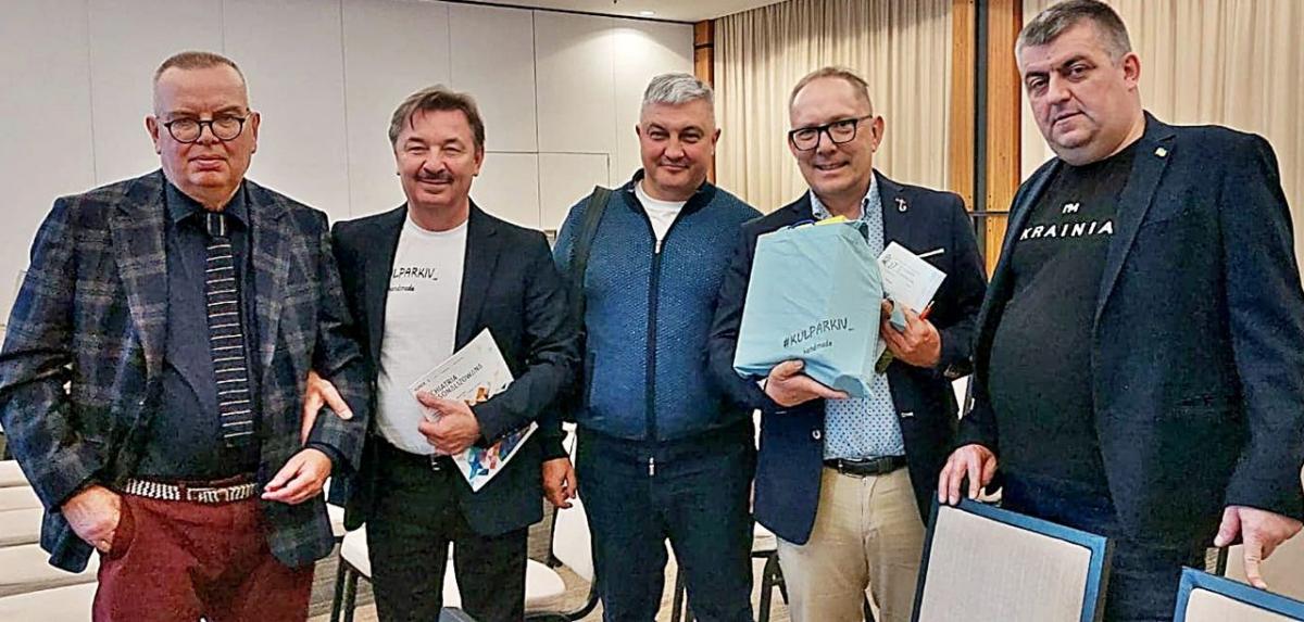 Do Arłamowa zawitało blisko 400 uczestników z całego kraju, w tym ponad 30 wykładowców z czołowych klinik w Polsce (Warszawa, Kraków, Wrocław, Lublin, Katowice, Rzeszów, Łódź, Białystok) oraz z Ukrainy i Słowacji. Drugi z prawej dr Maciej Kuligowski.<br/>fot.ze zbiorów własnych