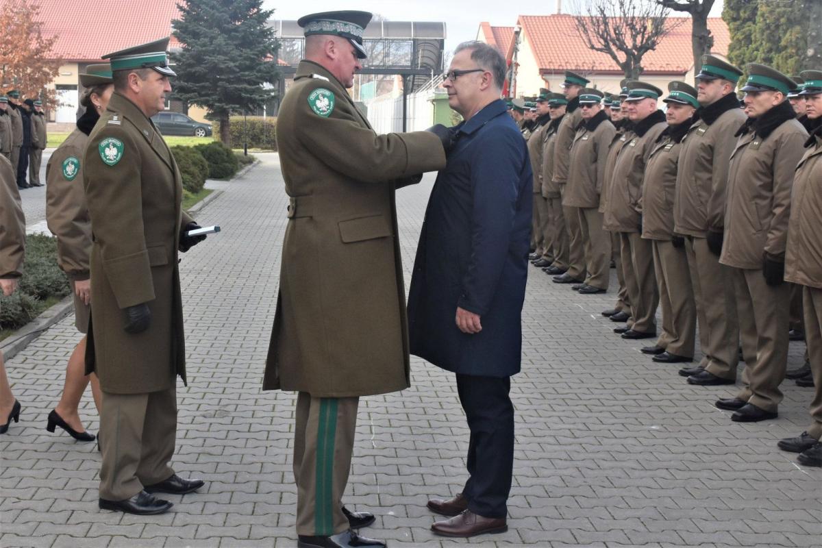 W uroczystej zbiórce uczestniczyła kadra kierownicza, funkcjonariusze, pracownicy oddziału oraz zaproszeni goście.<br/>fot.serwis BiOSG