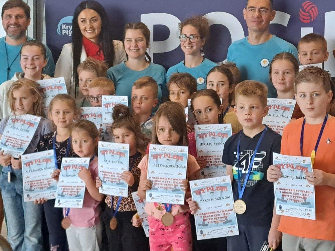 Dopingowani przez bliskich i trenerów zawodnicy łącznie przepłynęli 169 km 850 metrów. Ci mniej zaawansowani cieszyli się, że sprostali wyzwaniu, zaś wytrawni pływacy poprawili życiowe rekordy.

<br/>fot.Urszula Gielo