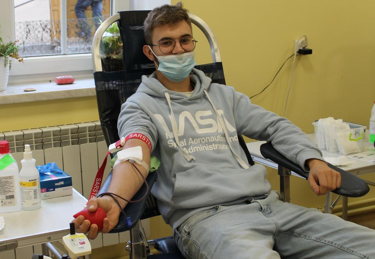 Krew jest jak dotychczas lekiem, którego nie da się zastąpić żadnym innym. W Dubiecku po raz trzeci zbierano ją w ramach akcji organizowanej przez Klub HDK PCK „Kropla Nadziei” i OSP Dubiecko.<br/>fot.materiały organizatora