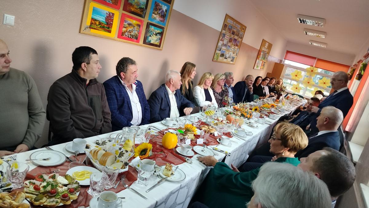28 października w Lipie wspominano śp. Arnolda Wellmana. Odbyła się poświęcona mu wieczornica. Na jego cześć zasadzono też pamiątkowe drzewo. <br/>fot.ze zbiorów własnych
