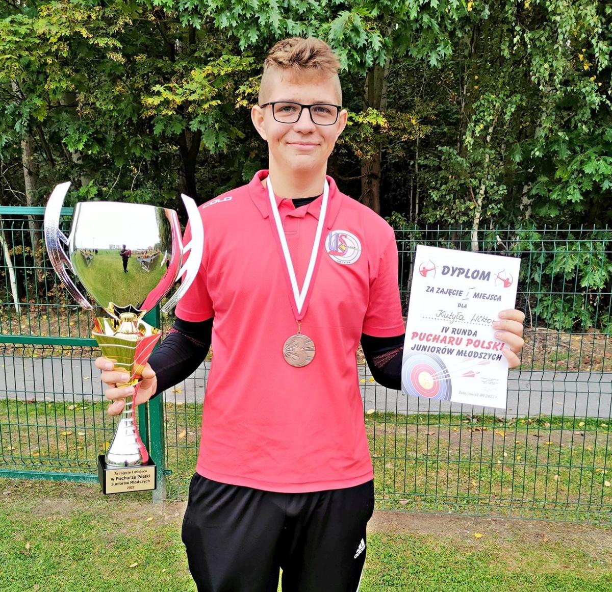 Wiktor Kutyła z UKS Tramp Jarosław z Pucharem Polski.<br/>fot.ze zbiorów własnych