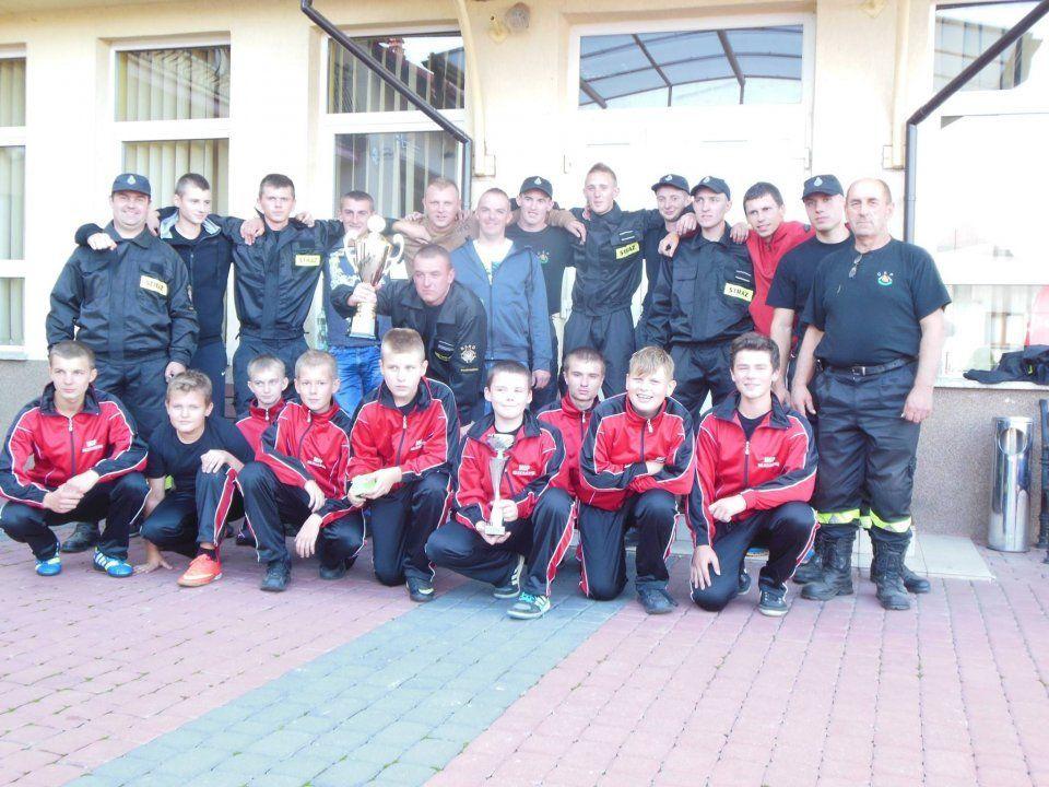 Młodzieżowa Drużyna Pożarnicza chłopców w Bolestraszycach liczy kilkanaście osób.<br/>fot.ze zbiorów własnych