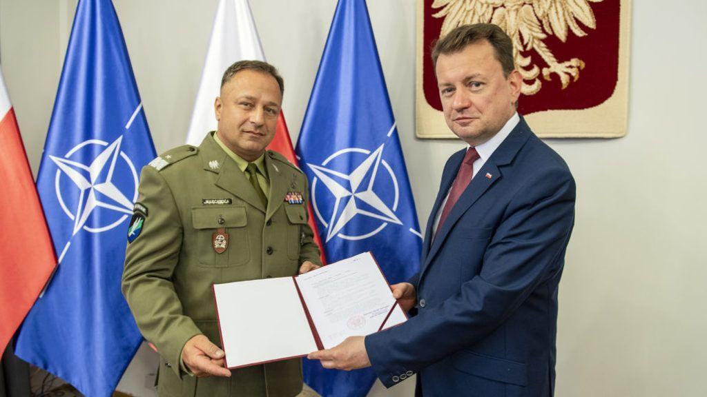 Były dowódca Polsko-Ukraińskiego Batalionu Sił Pokojowych w Przemyślu Wojciech Marchwica został mianowany przez ministra obrony narodowej Mariusza Błaszczaka na stopień generała dywizji.<br/>fot.twitter/MON