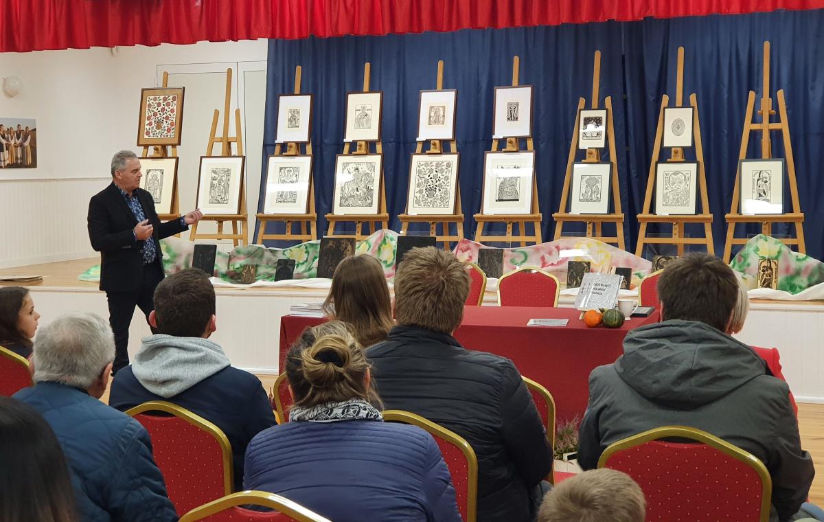 Artysta ludowy z Nowego Sioła, Józef Lewkowicz, postanowił stworzyć wierne kopie kolekcji płazowskiej.