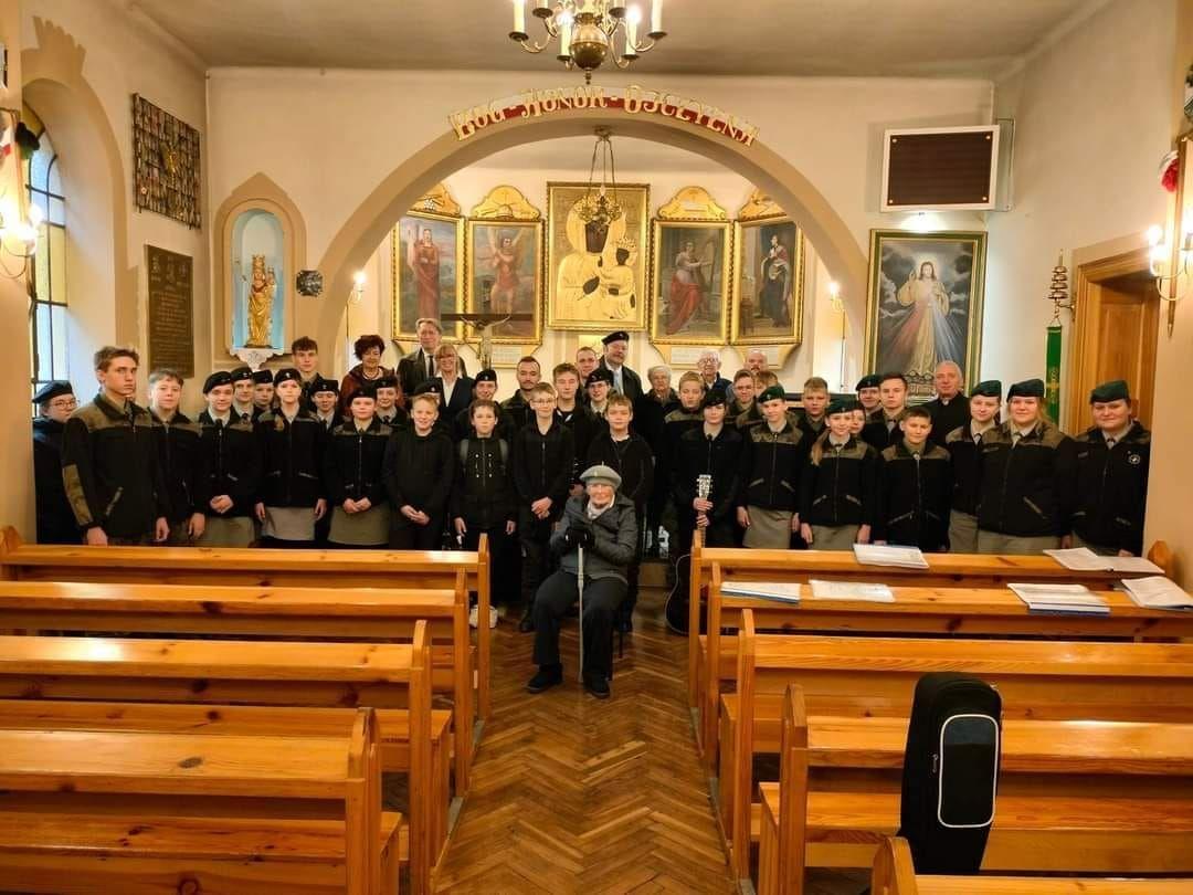 Uroczystości rocznicowe rozpoczęła msza św. w parafii wojskowej pw. Matki Bożej Królowej Polski w Przemyślu.<br/>fot.ze zbiorów własnych