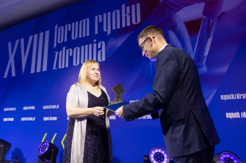 Dyrektor Barbara Stawarz została wyróżniona nagrodą Portrety Polskiej Medycyny 2022 w kategorii Menedżer Rynku Zdrowia.<br/>fot.www.forumrynkuzdrowia.pl