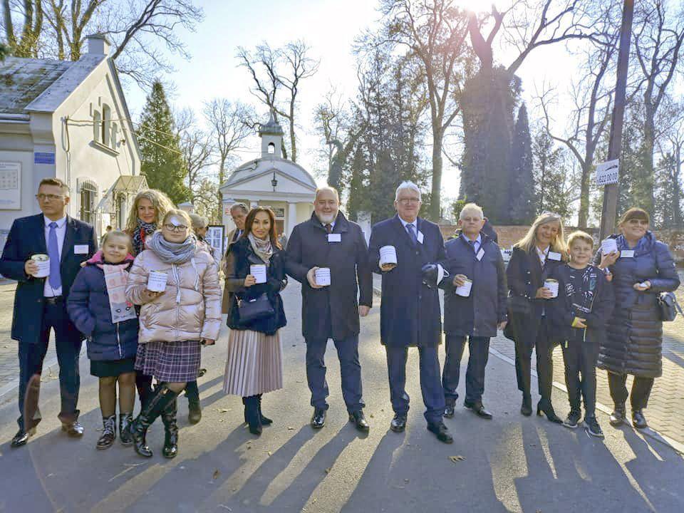 Kwesta w Jarosławiu to już długoletnia tradycja. Podczas ubiegłorocznej, 29. zbiórki na remont zabytkowych nagrobków zebrano sumę 15 tys. 374 zł i 36 gr.<br/>fot.archiwum