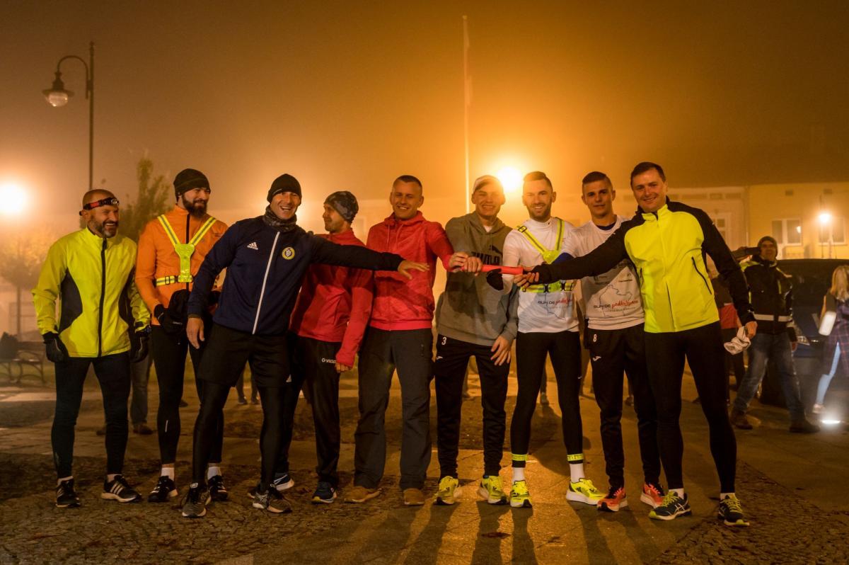 3 dni na trasie. 9 biegaczy pokonało trasę 750 km dla Zuzi, Emilki i Kuby.<br/>fot.K. Porada
