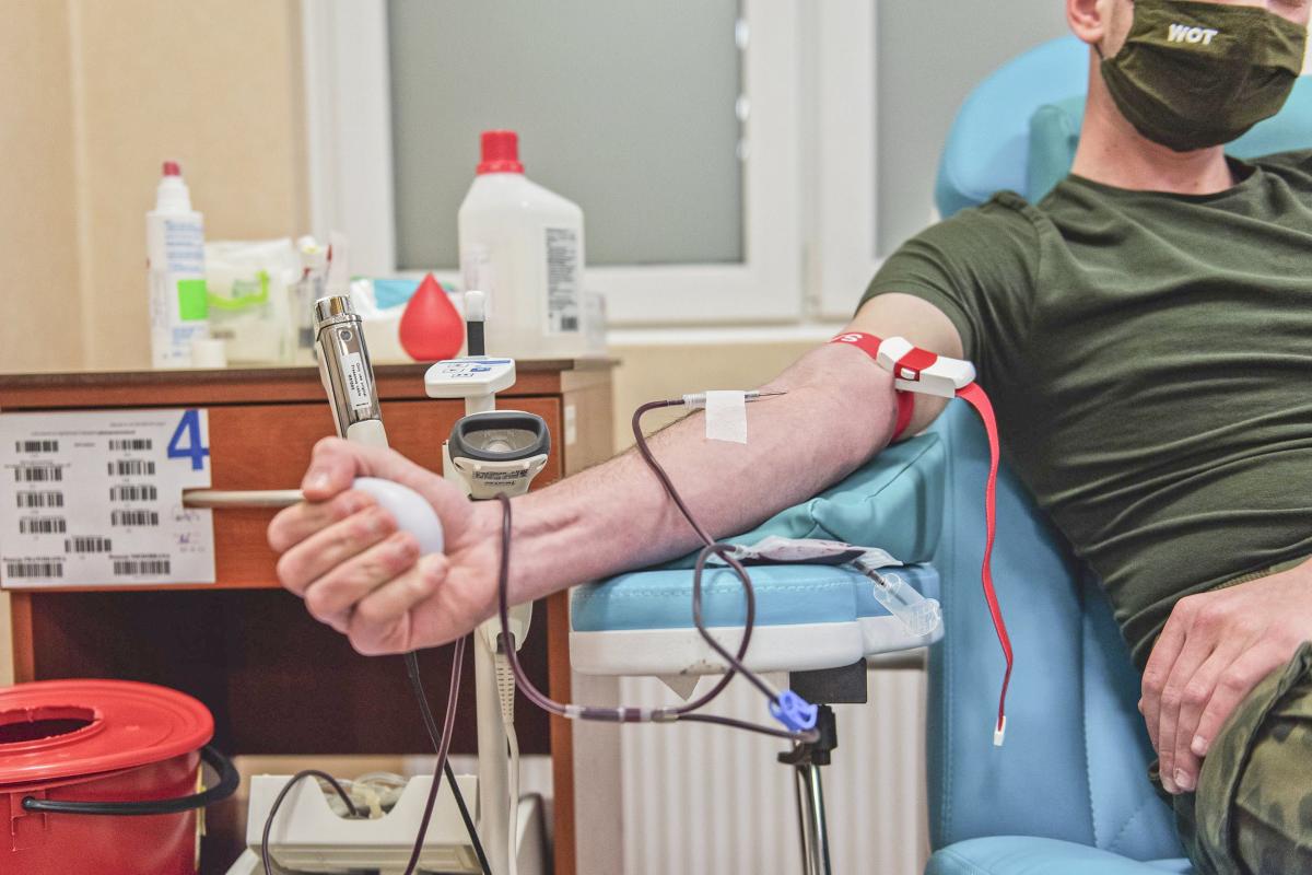 Statystyki Narodowego Centrum Krwi mówią, że w 2020 roku honorowymi dawcami krwi były 551 tys. 932 osoby, które oddały łącznie 1 mln 85 tys. 712 l krwi. 

<br/>fot.zbiory własne