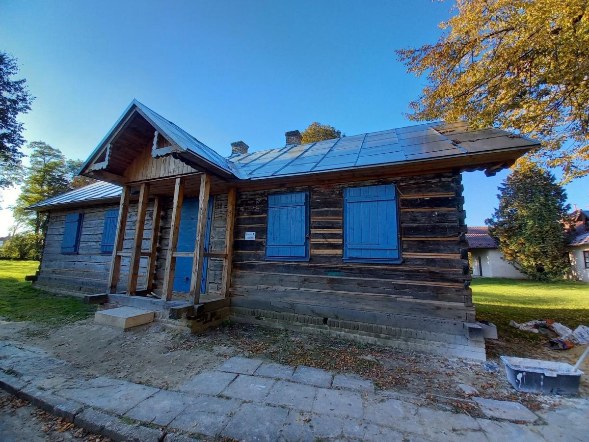 Świetlica wiejska z Opaki, wzniesiona ok. 1930 r., planowana jest jako dom żydowski. Będzie częścią kompleksu pod nazwą Park Historyczno-Etnograficzny „Przygródek – Wspólnota Kultur”.<br/>fot.PWUOZ Przemyśl