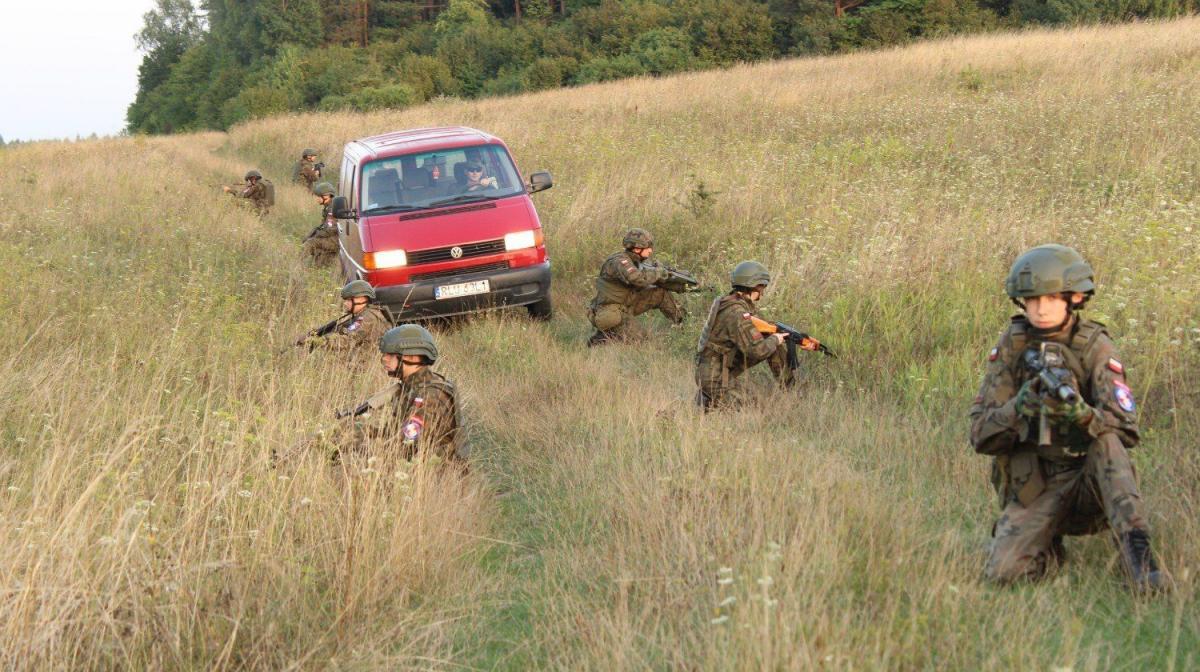 Wysłużony bus swoje już przejechał i potrzebuje remontu. <br/>fot.www.zrzutka.pl