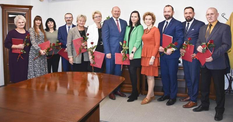W przeddzień Święta Edukacji Narodowej gospodarz gminy Przeworsk Daniel Krawiec oraz dyrektor Centrum Usług Wspólnych Sabina Południak złożyli najlepsze życzenia dyrektorom szkół z terenu gminy. 

<br/>fot.UM Przeworsk