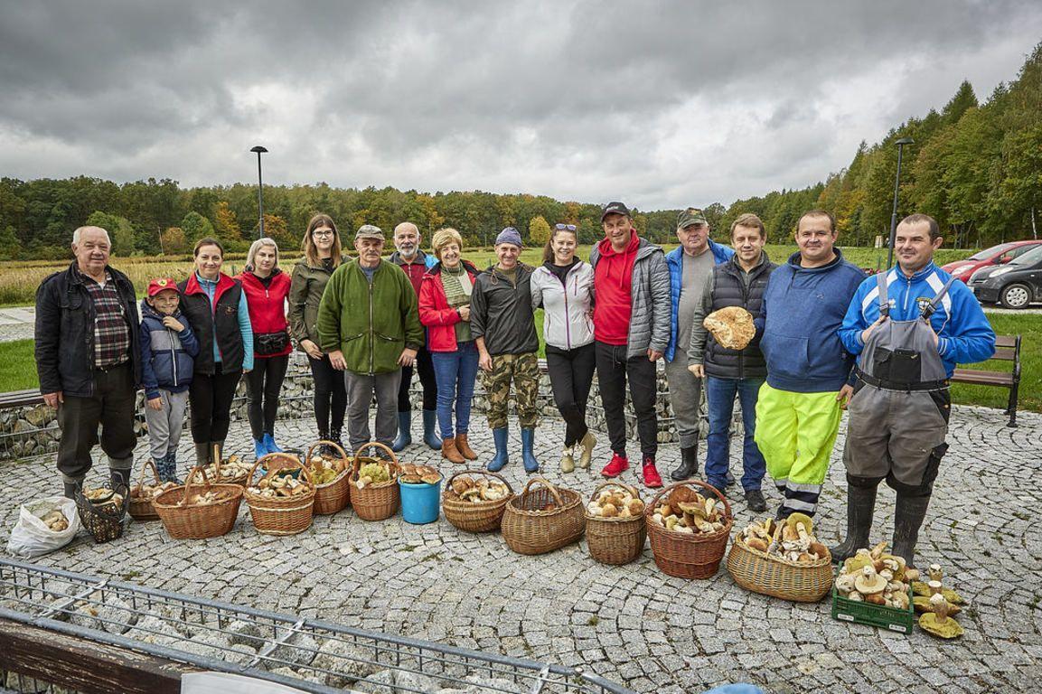 Niemal sto procent zebranych w ramach zawodach grzybów stanowiły prawdziwki. Niewątpliwie ten rok jest ewenementem, jeśli chodzi o wysyp grzybów w podkarpackich lasach. 


<br/>fot.UG Horyniec-Zdrój