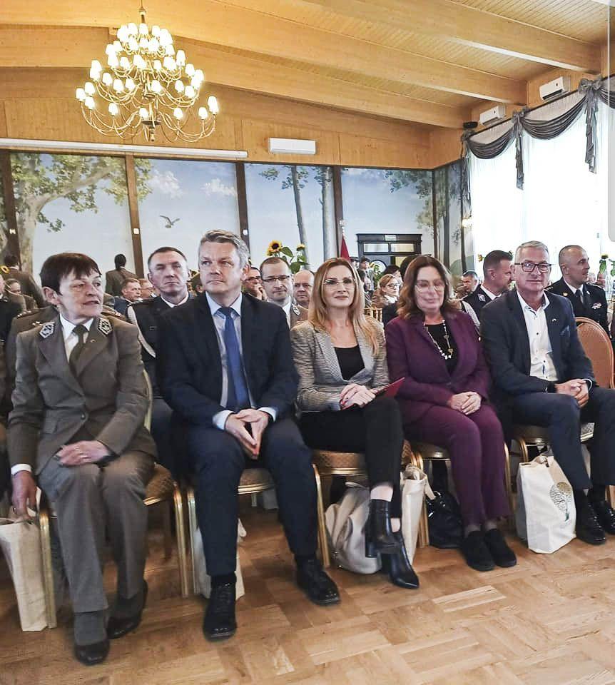 Wśród gości uroczystości byli m.in. gospodarz miasta i gminy Dubiecko Jacek Grzegorzak, wicewojewoda podkarpacki Radosław Wiatr, posłowie Marek Rząsa,  Joanna Frydrych, Małgorzata Kidawa-Błońska (wicemarszałek sejmu RP), Maria Kurowska i Teresa Pamuła oraz przedstawiciele samorządu, służb mundurowyc