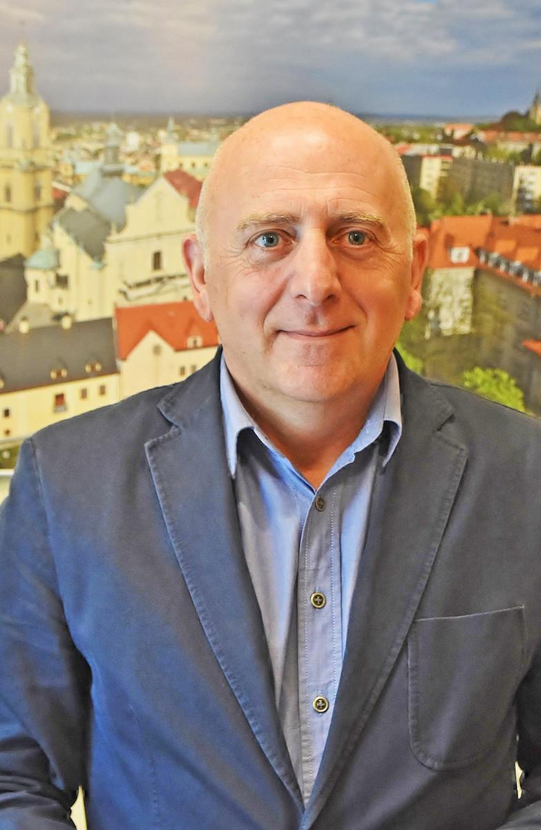 Naczelnikiem Wydziału Promocji i Kultury UM w Przemyślu był Janusz Łukasiewicz, ale został przeniesiony na stanowisko naczelnika Wydziału Komunikacji, Transportu i Dróg UM w Przemyślu. <br/>fot.ze zbiorów własnych