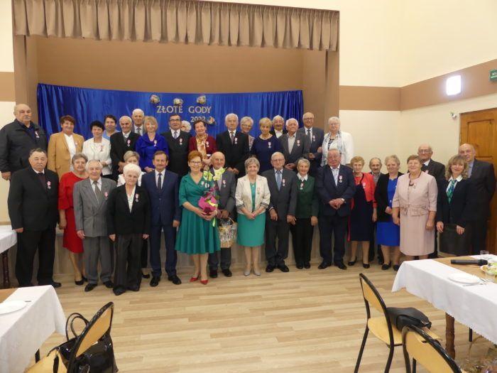 Pół wieku małżeńskiego pożycia świętowało 17 par z gminy Krzywcza. Serdecznie gratulujemy. <br/>fot.UG Krzywcza