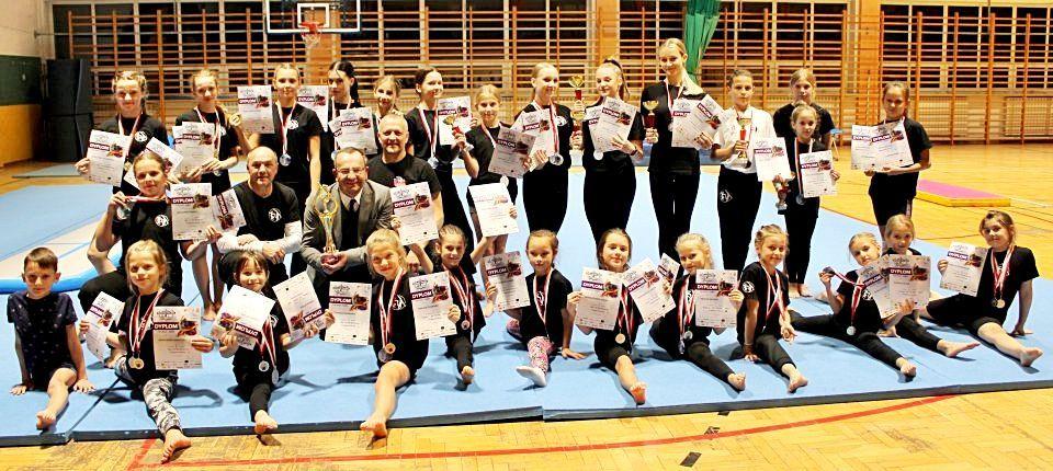 Ekipa Fit Kids Przemyśl dodała kolejne zacne trofeum do swojej kolekcji, tym razem Drużynowy Puchar Polski.<br/>fot.UG Żurawica