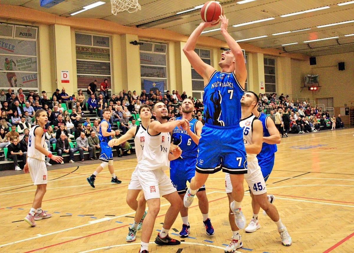 Łukaszowi Ubernie zabrakło jednej zbiórki do zapisania na swoim koncie pierwszego double-double w barwach Niedźwiadków Chemart Przemyśl.<br/>fot.Grzegorz Gajdzik