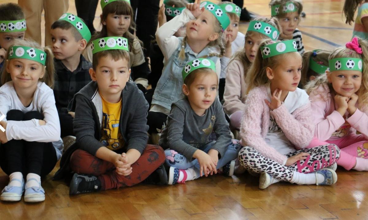 W przedostatnim tygodniu września w Szkole Podstawowej nr 2 w Jarosławiu im. ks. Stanisława Konarskiego odbyła się uroczystość oficjalnego otwarcia przebudowanego boiska szkolnego. 

<br/>fot.UM Jarosław